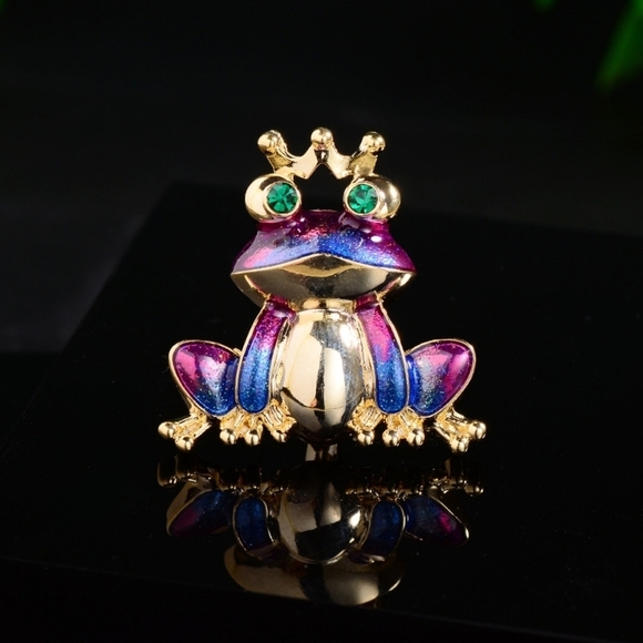 VQ Frog Brooch - Picture 4 of 6